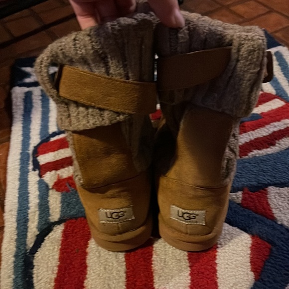UGG BOOTS - Picture 2 of 5